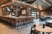 Eastland Suites Hotel & Conference Ctr, Trademark by Wyndham - bar