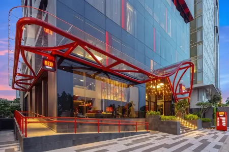 Radisson RED Danang Отели рядом со станцией Đà Nẵng Railway Station