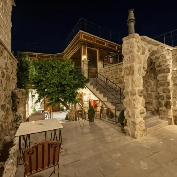 Foremanson Cave Hotel