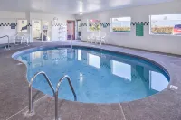 Travelodge Suites by Wyndham Newberg Hotels in Dundee