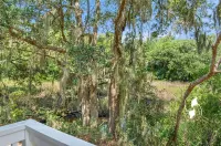 Perfect Retreat - 10 mins to Parris Island + Walk to Coffee Shops & Restaurants