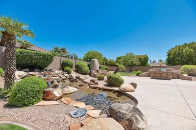 Luxury Tropical Gem in Upscale Arrowhead Lake community. 3 Kings 2 Master Suites Hotels near The Legend at Arrowhead