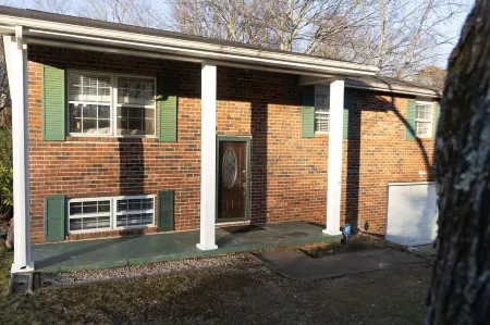 The' Ultimate Getaway Spot ' only minutes away from the lake