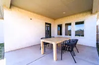 Chic New Build - 5 miles to Tech/Covenant/UHC - 2 miles to shopping!