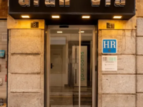 ホテル グラン ビア バイ ガイアルームズ サラマンカのホテル