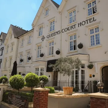 Queens Court Hotel