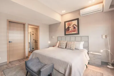 Regatta Living II with Breakfast Included! - 502 Hotel di 