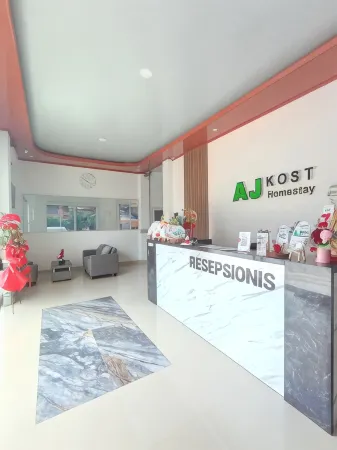 AJ kost & homestay Отели в г. Demang Lebar Daun