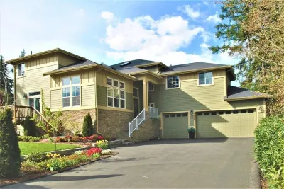 Spacious and quiet 5 bedroom home