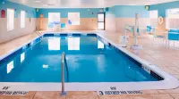 Holiday Inn Express & Suites CHESTER-MONROE-GOSHEN by IHG - Swimmingpools