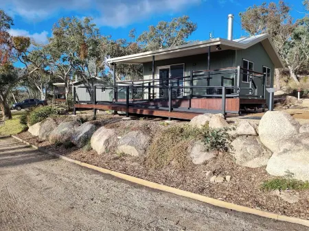 Glen Lough Cabins Отели в г. Станторп