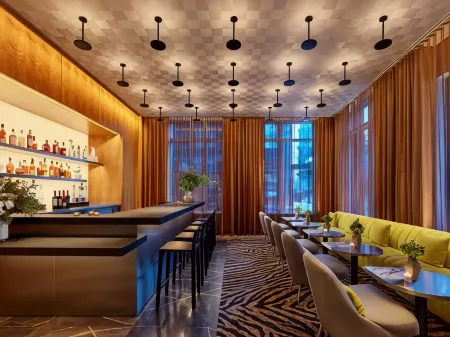 Hotel AKA Boston Common Отели рядом с достопримечательностью «African Meeting House»