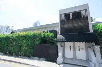 Lloyd's Inn Hotel di 