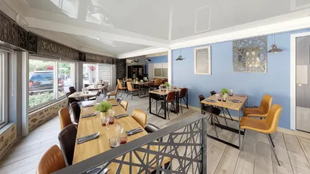 Hotel Saint Germain Отели рядом с достопримечательностью «Camping Les Cigales , 3 étoiles»