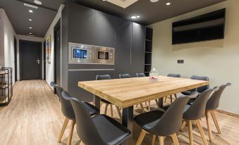 Airhostel Barcelona Airport 24h