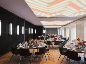 Roomers Munich, Autograph Collection