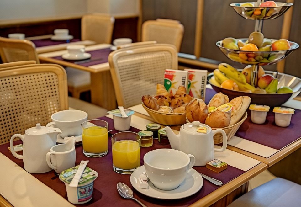 호텔 두 미디 파리 몽파르나스 인근 거리 풍경