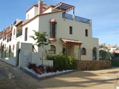 Beautiful 3 Bedroom 2 Bathroom Town House In a Private Gated Complex & Free WiFi Hotels near Isla Canela -