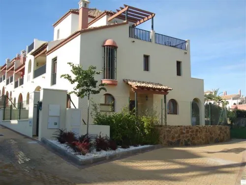 Beautiful 3 Bedroom 2 Bathroom Town House In a Private Gated Complex & Free WiFi