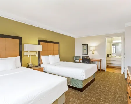 La Quinta Inn by Wyndham Orlando Airport West オーランドのホテル