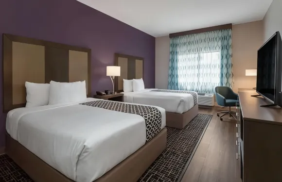 威奇託機場拉昆塔温德姆套房酒店