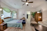 La Casita De Poway in San Diego, super close to great hiking trails.