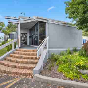 Sundown Villas Hotel Exterior