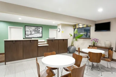 Super 8 by Wyndham Valdosta GA I-75