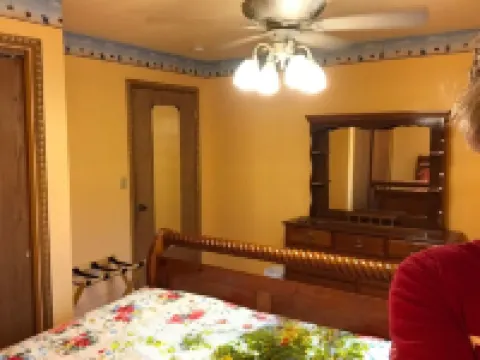 Covered parking/3 bedrooms, sitting room, restroom w/laundry, full kitchen, deck Hotels in Lead