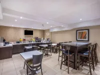 Super 8 by Wyndham Toronto East on