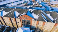 Redwood Inn & Suites