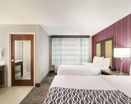 La Quinta Inn & Suites by Wyndham Newark - Elkton Hotels in Elkton