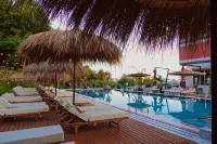 Olivia's Hill Resort - Pools