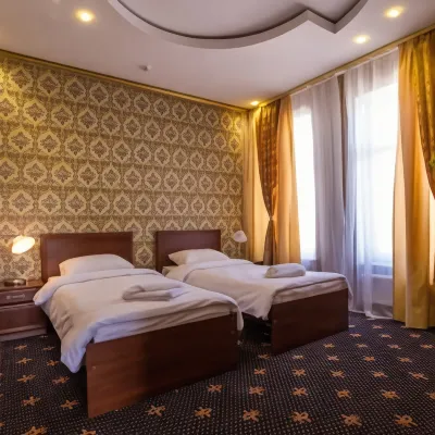 Hotel Golden Night Hotel di 