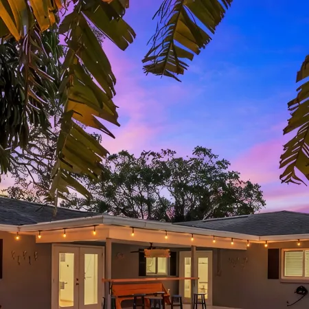 14 Guests · Large HEATED Pool · Tropical Backyard+BBQ · GYM · Beach: 3 miles
