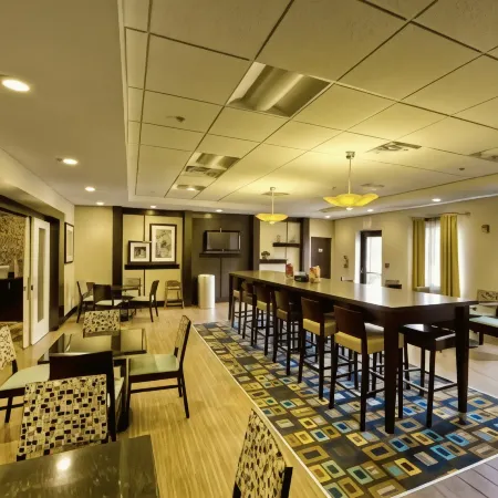 Hampton Inn & Suites Cleveland-Airport/Middleburg Heights Отели в г. Берея