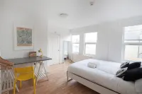Tooting Broadway Studios & Rooms by PrimeCityHosts Hotel a Mitcham