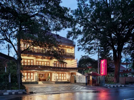 Kertanegara Premium Guest House Отели рядом с достопримечательностью «Malang City Square»