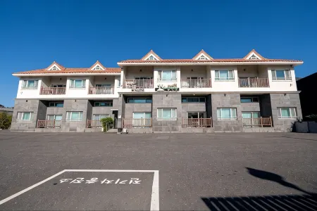 Seogwipo Soesokkak Recreation Pension Отели рядом с достопримечательностью «Soesokkak Estuary»