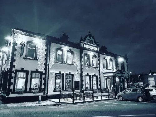 The Waterford Arms - Beach