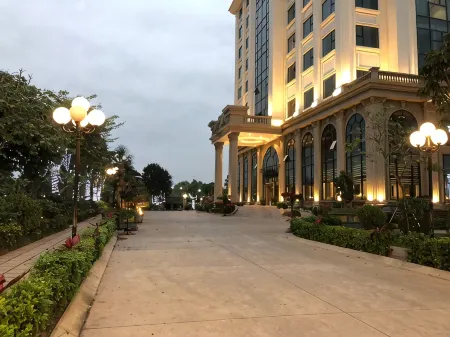 Quynh Trang Hung Yen Hotel (former Melia Grand Hotel)