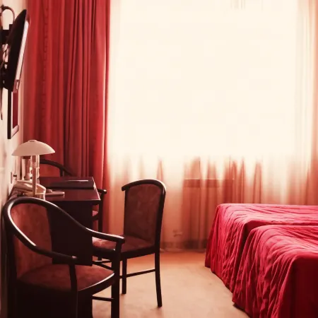 Золотая Набережная Отели рядом с достопримечательностью «Церковь Успенья Богородицы с Пароменья»