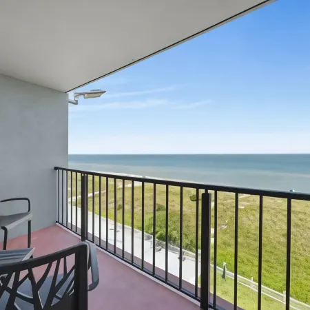 Best Western Plus Holiday Sands Inn  Suites
