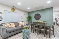 M2-Bungalow Home Quiet & safe 3bedroom 2 bath Foot of the mountain Kingbed! - Wi-Fi