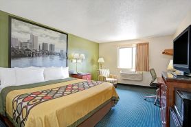 Super 8 by Wyndham Newport News/Jefferson Ave.