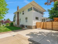 Beautiful 4 bedroom! Hot Tub, Fabulous Downtown Newberg Location! Hotels in Newberg