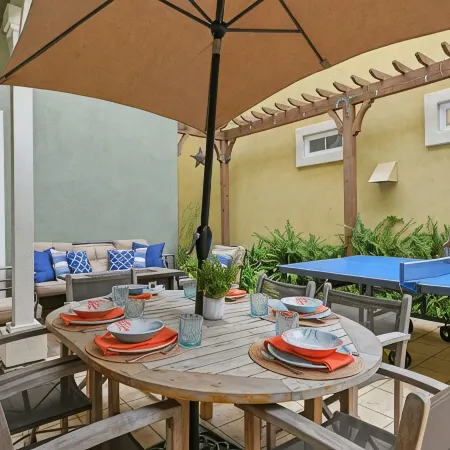 Luxurious 4Br Home Steps from Beach-Big Hot Tub,Fire Pit,AC,Bikes, 2 King Beds