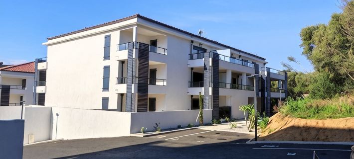 New, Comfortable Apartment, Sleeps 4, XL Garden Terrace. Ξενοδοχεία στην πόλη Propriano