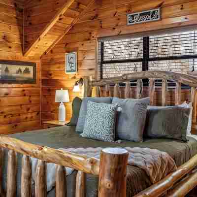 Breezy Blessing - Stunning Mt le Conte Views Smoky Mountain Cabin Sleeps 24 Rooms