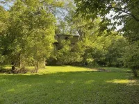Magical Log Cabin, Streams in Private Yard, 4 Bedrooms, Pet Friendly, WiFi